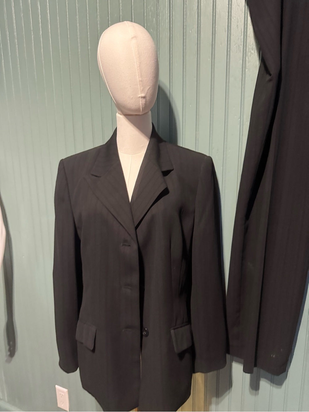 Le Suit Women's Black Pinstripe Blazer and Pants Set - Picture 2 of 3